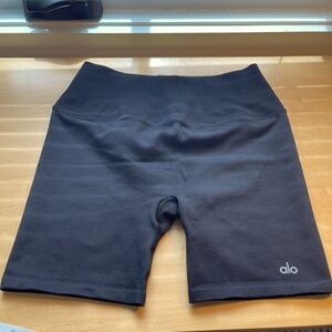 ALO Yoga 5" Seamless Ribbed Favorite Short Medium